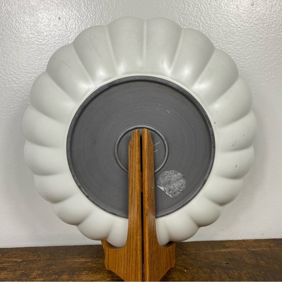 Hearth & Hand 98oz Scalloped Edge Stoneware Shallow Serving Bowl - Picture 4 of 8